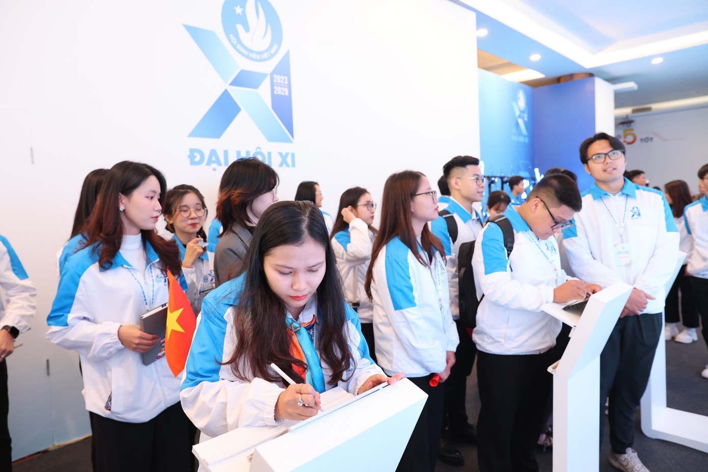 Vững bản sắc - Giàu khát vọng - Kiến tạo tương lai - Dựng xây đất nước ảnh 16