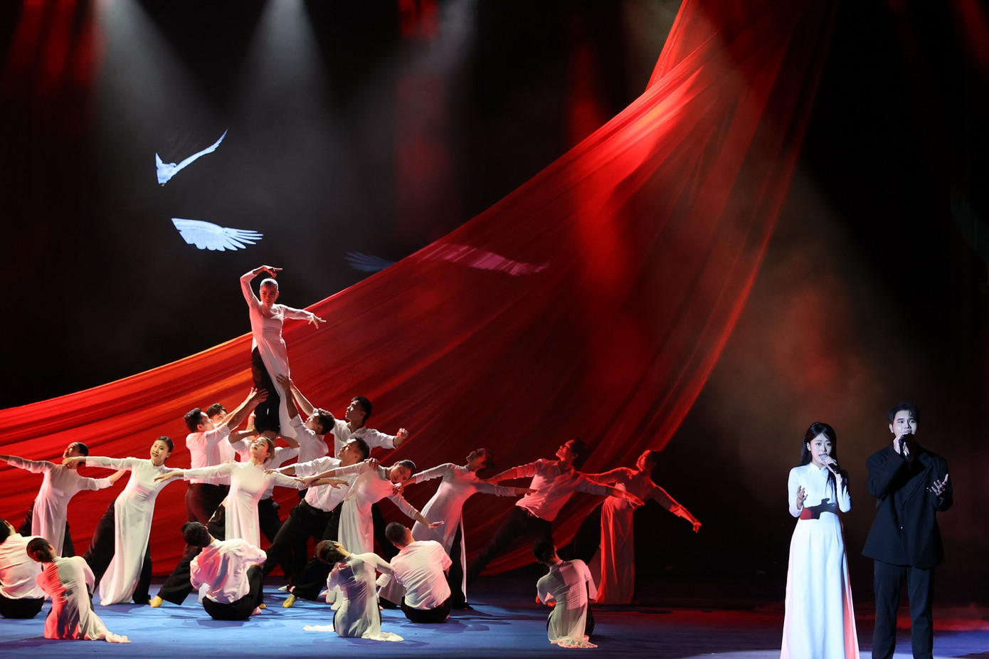 Ra mắt Ban Chấp hành T.Ư Hội Sinh viên Việt Nam khoá XI ảnh 17