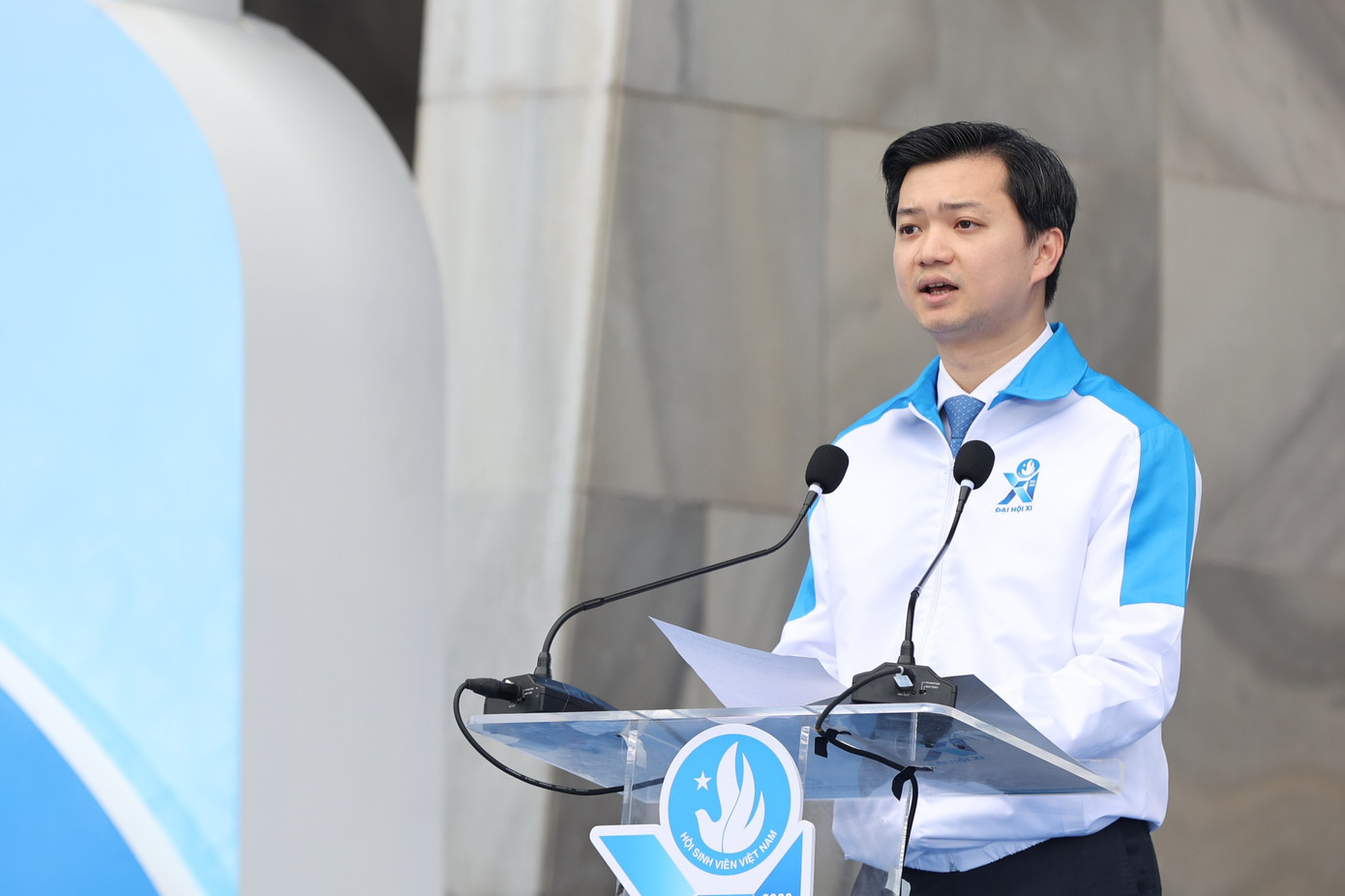 Anh Nguyễn Minh Triết - Bí thư Trung ương Đoàn, Chủ tịch Hội Sinh viên Việt Nam, phát biểu khai mạc triển lãm ảnh “Sinh viên Việt Nam - Kiến tạo tương lai, dựng xây đất nước”.