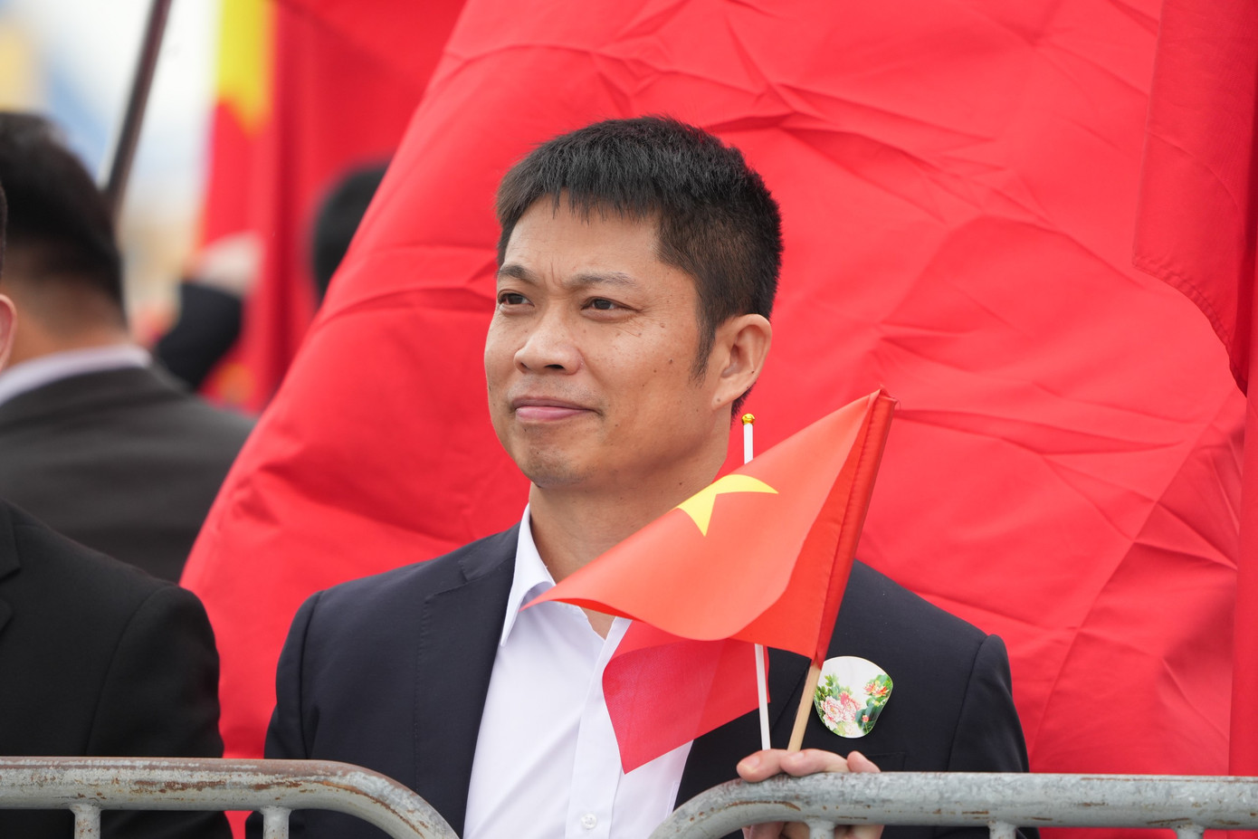 Người dân Hà Nội và cộng đồng người Trung Quốc tại Hà Nội đón Tổng Bí thư, Chủ tịch Trung Quốc Tập Cận Bình. Người dân Hà Nội và cộng đồng người Trung Quốc tại Hà Nội đón Tổng Bí thư, Chủ tịch Trung Quốc Tập Cận Bình.