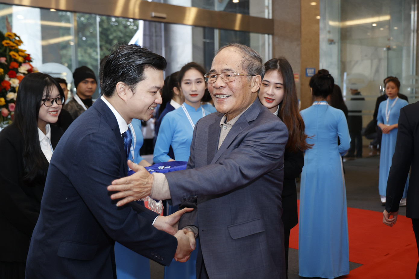 Nguyên Chủ tịch Quốc hội Nguyễn Sinh Hùng dự phiên trọng thể Đại hội đại biểu toàn quốc Hội Sinh viên Việt Nam lần thứ XI, nhiệm kỳ 2023 - 2028.