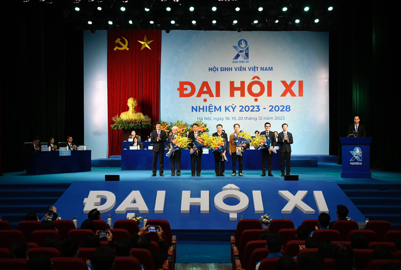 Ra mắt Hội đồng tư vấn, đồng hành với sinh viên giai đoạn 2023 – 2028.