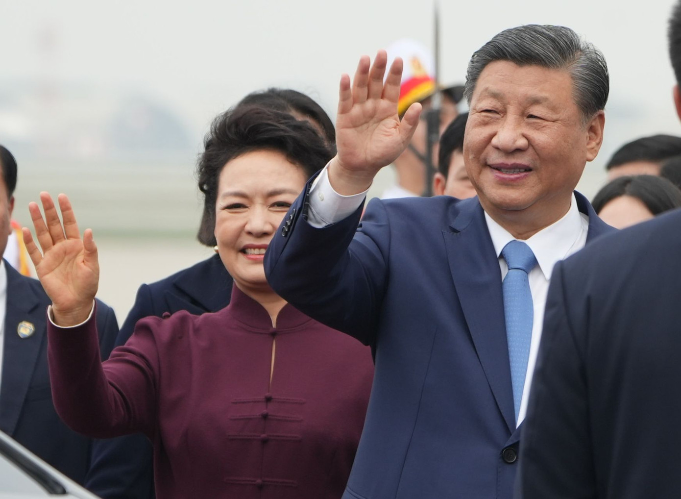 Tổng Bí thư, Chủ tịch Trung Quốc Tập Cận Bình và Phu nhân bắt đầu chuyến thăm cấp Nhà nước đến Việt Nam từ ngày 12 đến 13/12/2023. Tổng Bí thư, Chủ tịch Trung Quốc Tập Cận Bình và Phu nhân bắt đầu chuyến thăm cấp Nhà nước đến Việt Nam từ ngày 12 đến 13/12/2023.