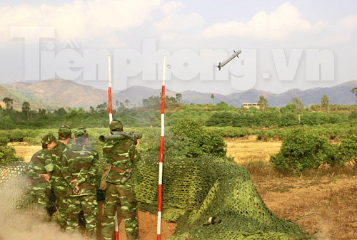 Sau hiệu lệnh, A72 đầu tiên khai hỏa