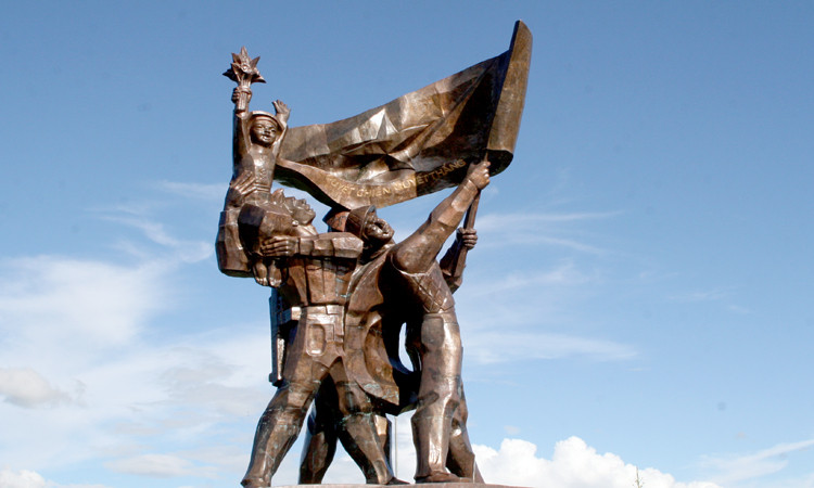 Tượng đài chiến thắng Điện Biên Phủ.