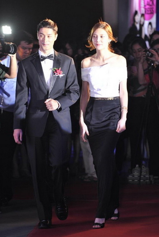 Cùng với ngôi sao phim Mười, Johnny Trí Nguyễn cũng là người đại diện phía Việt Nam trong sự kiện này . Cùng với ngôi sao phim Mười, Johnny Trí Nguyễn cũng là người đại diện phía Việt Nam trong sự kiện này