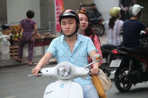 Nhiều thí sinh dự thi vào Sân khấu - điện ảnh ăn mặc trau chuốt