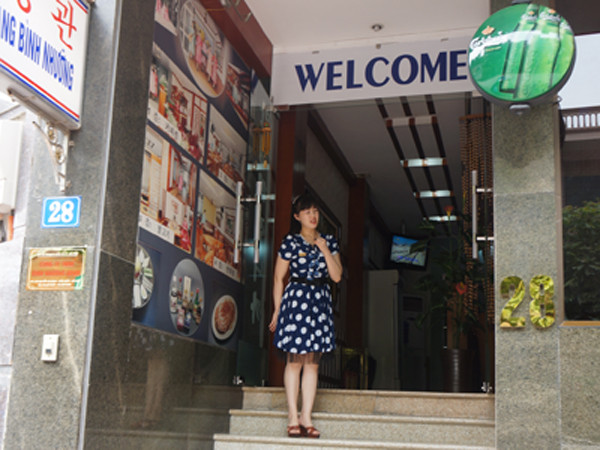 Niềm nở đón tiếp ngày từ cửa rao vào