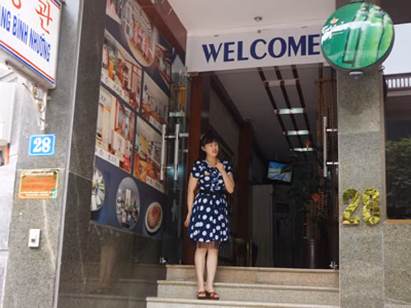 Niềm nở đón tiếp ngày từ cửa rao vào