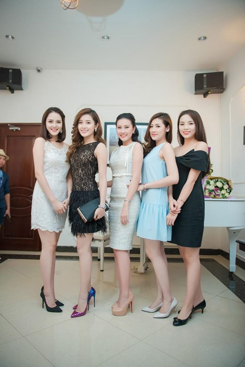 Bản tin Hoa hậu: Thu Thủy ‘tái xuất’ showbiz quyến rũ ảnh 6