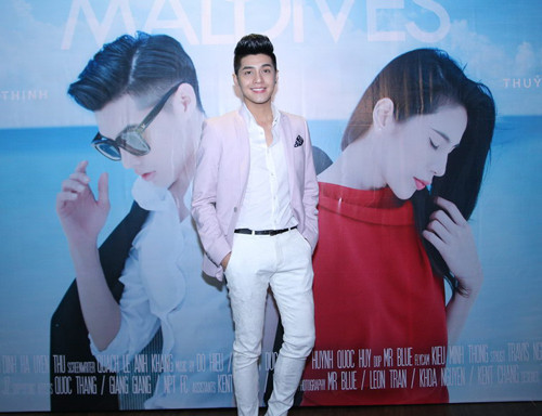 Noo Phước Thịnh hôn Thủy Tiên nhiều lần trước mặt Công Vinh ảnh 1