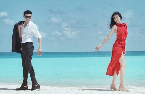 Noo Phước Thịnh hôn Thủy Tiên nhiều lần trước mặt Công Vinh ảnh 3