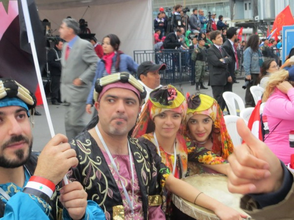 Các chàng trai cô gái đến từ Syria