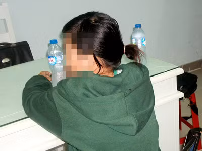 Nạn nhân N. chỉ được giải cứu khỏi "yêu râu xanh" khi công an đến. Nạn nhân N. chỉ được giải cứu khỏi