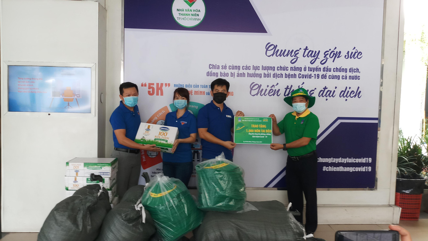 PVFCCo chung tay góp sức cùng tuyến đầu chống dịch PVFCCo chung tay góp sức cùng tuyến đầu chống dịch