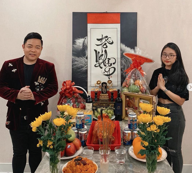 Bị phản ứng vì mặc áo ngắn hở eo thắp hương Tổ nghề, Phương Mỹ Chi nói gì? ảnh 1