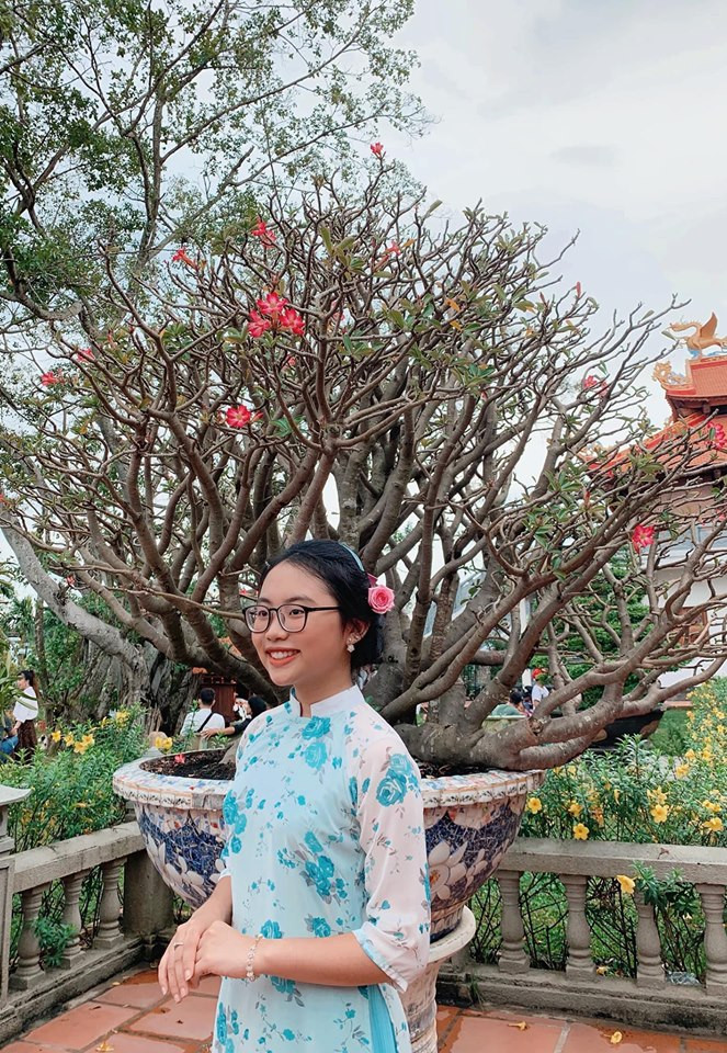 Bị phản ứng vì mặc áo ngắn hở eo thắp hương Tổ nghề, Phương Mỹ Chi nói gì? ảnh 6