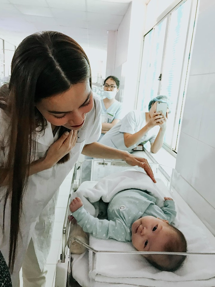 Hồ Ngọc Hà đi từ thiện vẫn bị ‘ném đá’ vì lý do không ngờ ảnh 3