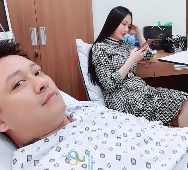 Tuấn Hưng tiết lộ lý do nhập viện và 'nhắn nhủ' vợ không được nói to với mình ảnh 1