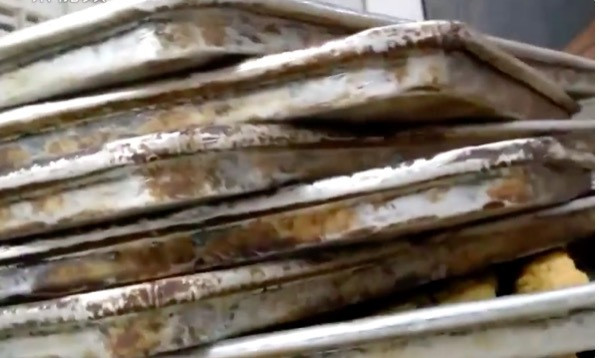 Cảnh kinh dị trong xưởng làm bánh trung thu ở Trung Quốc ảnh 1