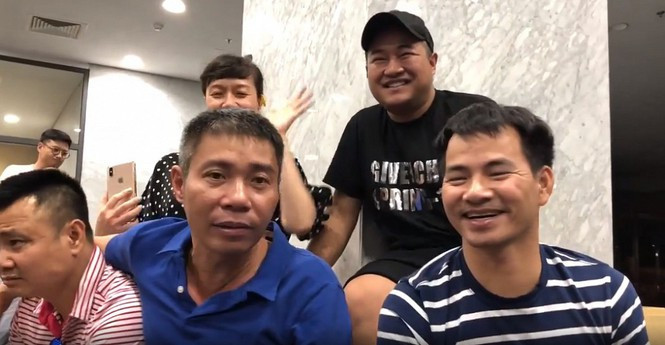 Showbiz 24/9: Kim Lý ôm hôn Hồ Ngọc Hà công khai trên máy bay ảnh 3