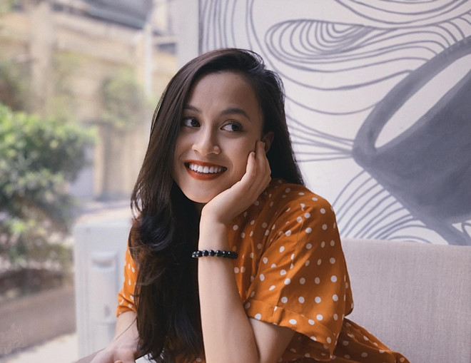 Cô giáo thực tập bỗng nổi tiếng sau clip ngẫu hứng hát tặng học sinh ảnh 1