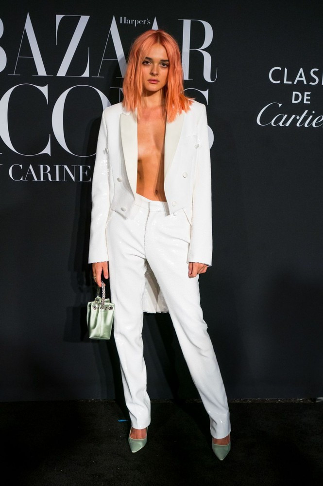 Showbiz 8/9: H’Hen Niê lên tiếng về sự cố suýt lộ ngực trên sân khấu ảnh 4