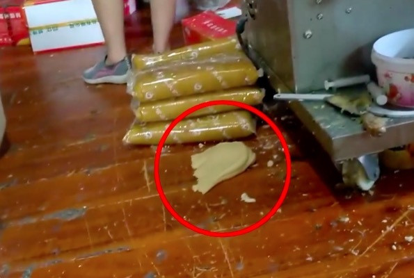 Cảnh kinh dị trong xưởng làm bánh trung thu ở Trung Quốc ảnh 3