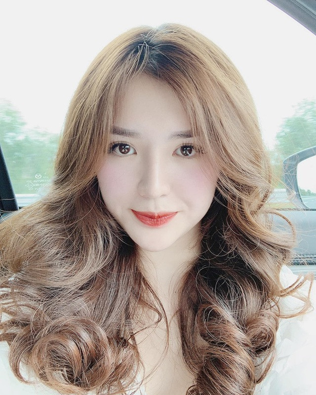 Ngồi rửa cả sân bát đũa, cô gái xinh đẹp bị nghi 'làm màu' ảnh 2