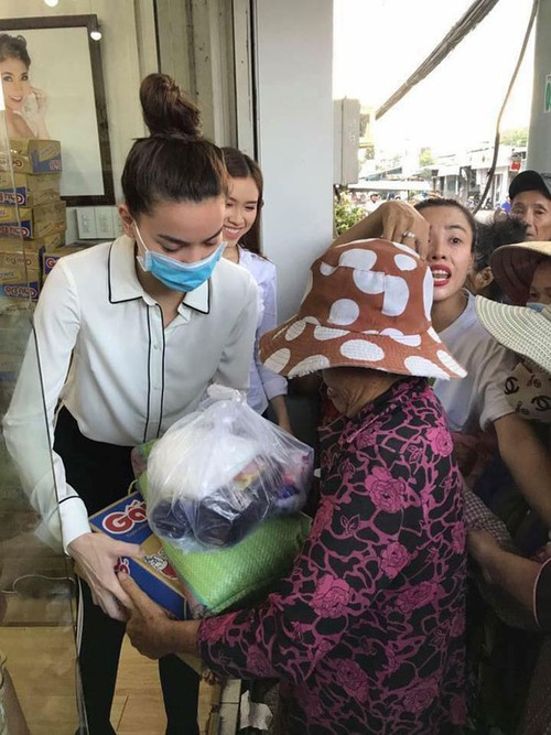 Hồ Ngọc Hà đi từ thiện vẫn bị ‘ném đá’ vì lý do không ngờ ảnh 6
