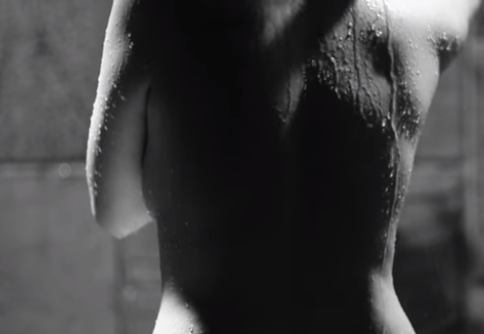 Quang Dũng nói gì khi nữ chính liên tục tắm trần trong MV mới? ảnh 3