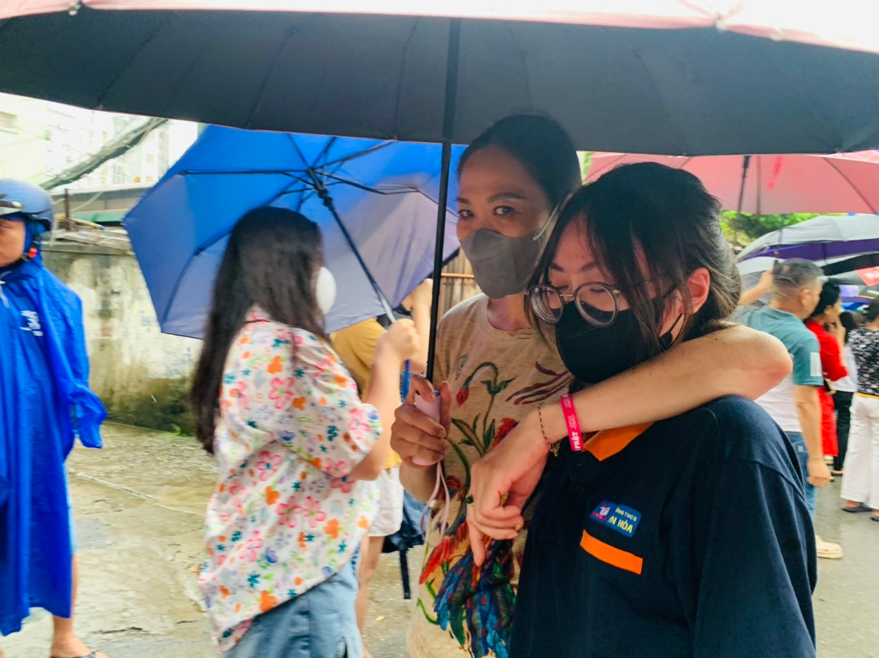 Tuy đề dễ nhưng có thí sinh vẫn khóc khi bỏ lỡ không làm được bài Toán hoàn hảo theo mình mong muốn. Tuy đề dễ nhưng có thí sinh vẫn khóc khi bỏ lỡ không làm được bài Toán hoàn hảo theo mình mong muốn.