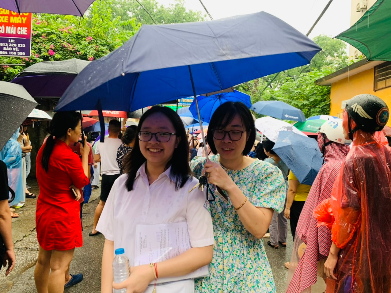 Nhiều thí sinh ra khỏi phòng thi đã tính được điểm 9,75 hoặc 10 Nhiều thí sinh ra khỏi phòng thi đã tính được điểm 9,75 hoặc 10