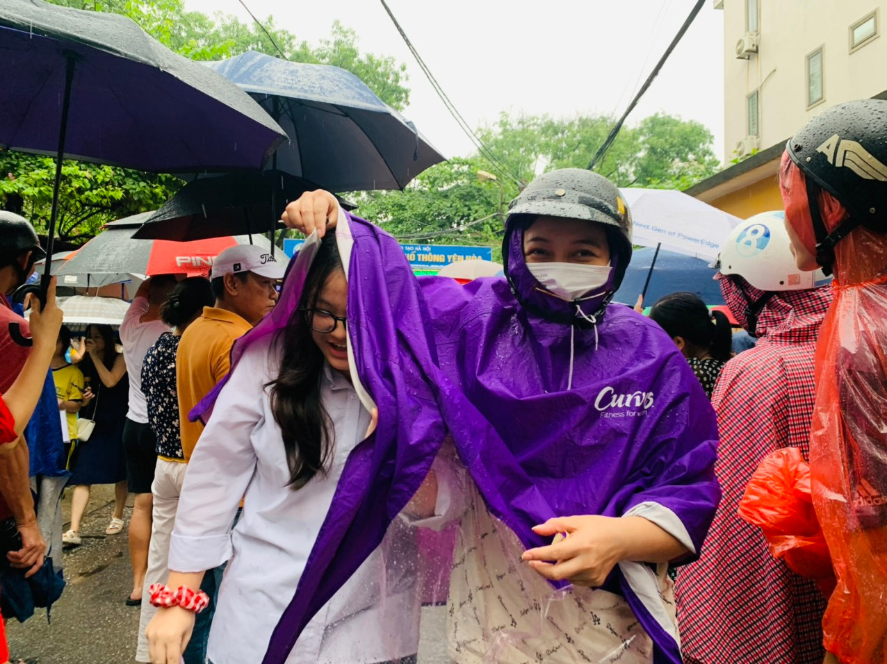 Con làm được bài, mẹ còn cùng cười "được mùa" Con làm được bài, mẹ còn cùng cười "được mùa"