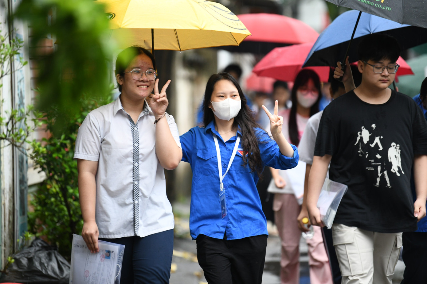 Nhiều thí sinh nở nụ cười tươi trong môn thi cuối của kì thi vào lớp 10