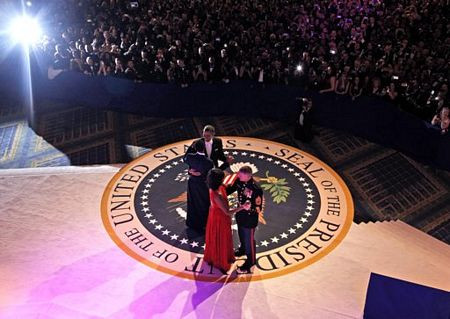 Tham gia buổi lễ còn có các quân nhân Mỹ và người thân của họ