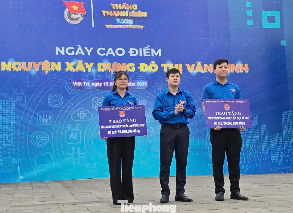 Tỉnh Đoàn trao tặng 2 công trình Thanh niên cho hai cơ sở Đoàn xã Thanh Đình, Phường Tiên Cát, TP. Việt Trì.