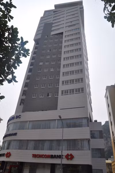Tòa nhà DC Hotel, 24 tầng, cao nhất khu vực Hòn Gai, TP Hạ Long, xảy ra rung lắc khá mạnh ở tầng trên cao nhưng không gây đổ vỡ đồ đạc