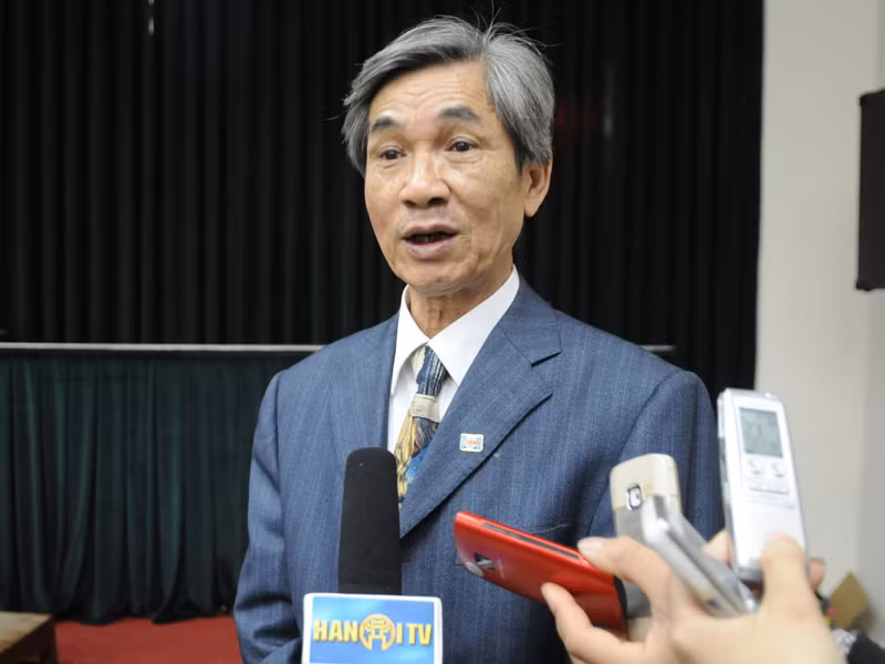 Ông Bùi Danh Liên - Chủ tịch Hiệp hội vận tải thành phố Hà Nội: Hiệp hội sẽ kiến nghị lùi thời hạn thu phí tới 1-1-2013, và thu bằng 60% mức phí đề nghị hiện nay