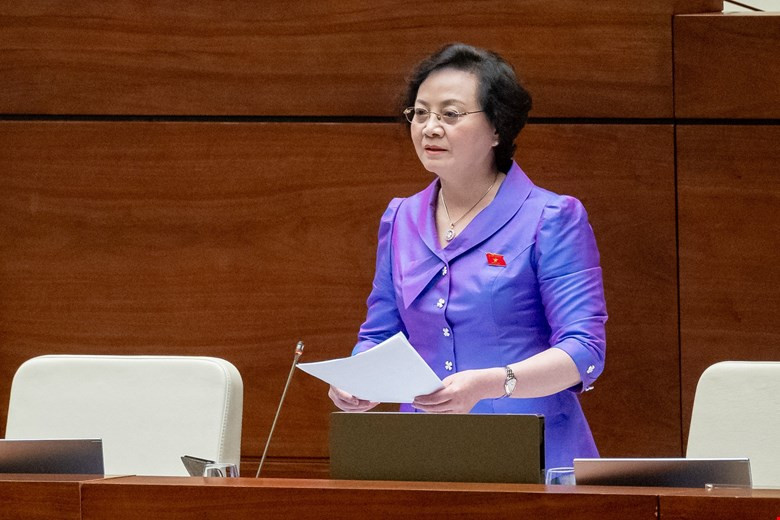 Bộ trưởng Nội vụ Phạm Thị Thanh Trà tại diễn đàn Quốc hội Bộ trưởng Nội vụ Phạm Thị Thanh Trà tại diễn đàn Quốc hội