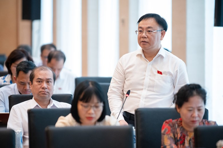 ĐBQH Nguyễn Công Long (Đồng Nai) tại phiên họp. ĐBQH Nguyễn Công Long (Đồng Nai) tại phiên họp.