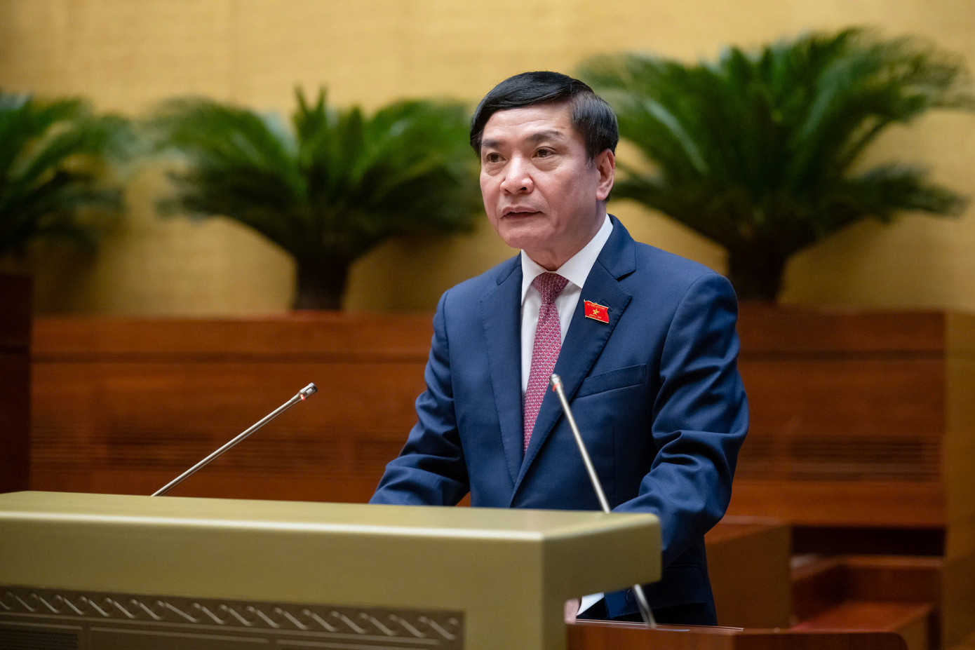 Tổng Thư ký Quốc hội Bùi Văn Cường báo cáo tại phiên chất vấn