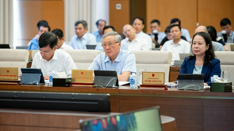 Các đại biểu tham dự phiên họp. Ảnh: QH