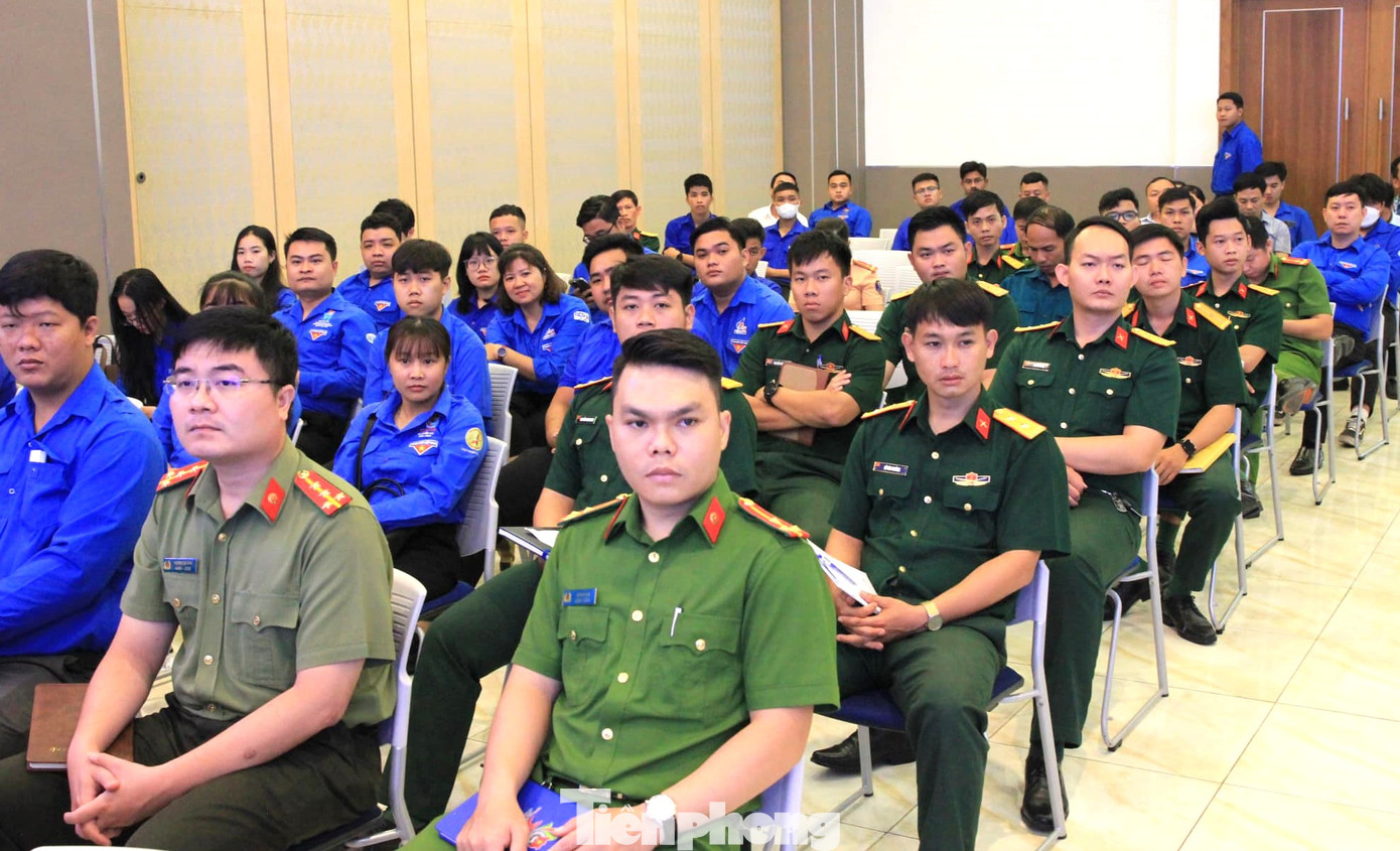 Thanh niên Bình Dương tham gia buổi đối thoại với Chủ tịch UBND tỉnh Thanh niên Bình Dương tham gia buổi đối thoại với Chủ tịch UBND tỉnh