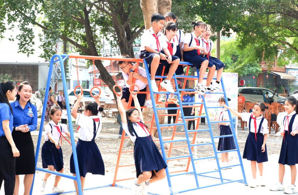Công trình khu vui chơi cho thiếu nhi trong chuỗi hoạt động &quot;Ươm mầm hạt giống đỏ&quot;
