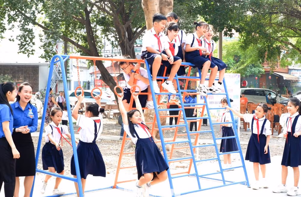 Công trình khu vui chơi cho thiếu nhi trong chuỗi hoạt động "Ươm mầm hạt giống đỏ"