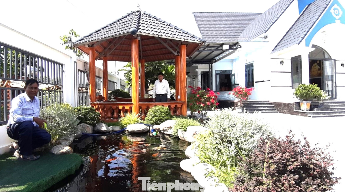 Ông Ngưu Bư bên căn nhà tiền tỷ