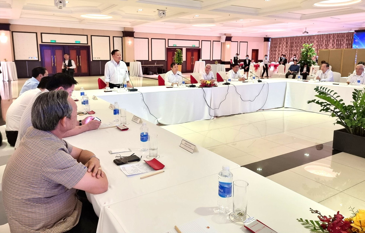 Toàn cảnh cuộc gặp gỡ giữa lãnh đạo các tỉnh. Toàn cảnh cuộc gặp gỡ giữa lãnh đạo các tỉnh.