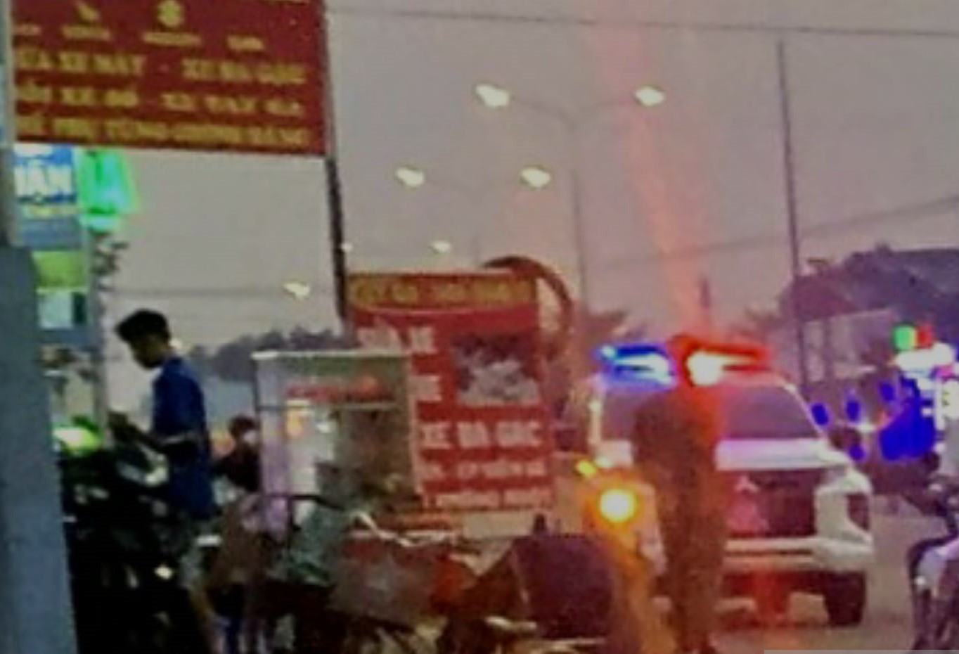 Công an đang truy tìm kẻ tình nghi gây án mạng Công an đang truy tìm kẻ tình nghi gây án mạng