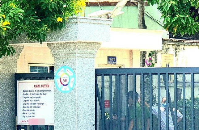 Hiện trường phát hiện người đàn ông tử vong trong phòng bảo vệ Hiện trường phát hiện người đàn ông tử vong trong phòng bảo vệ